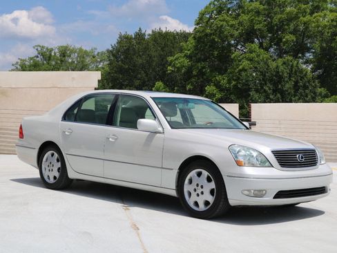 Used 2001 Lexus LS 430 RWD image 4