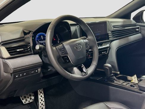 Used 2026 Toyota Camry Hybrid w/ Convenience Package FWD image 7