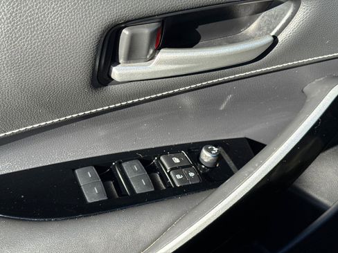 Used 2020 Toyota Corolla XSE image 29