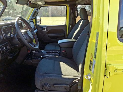 Used 2024 Jeep Wrangler Unlimited Rubicon AWD/4WD image 13