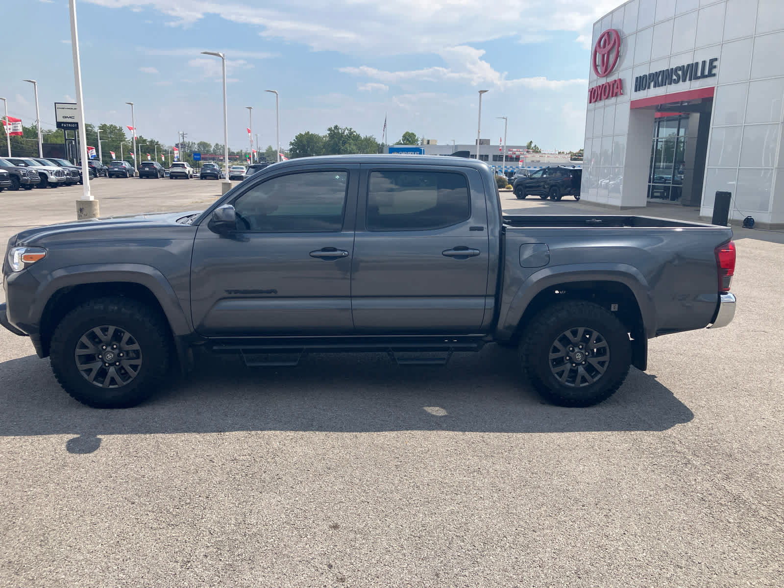 Used 2023 Toyota Tacoma SR5 RWD image 2