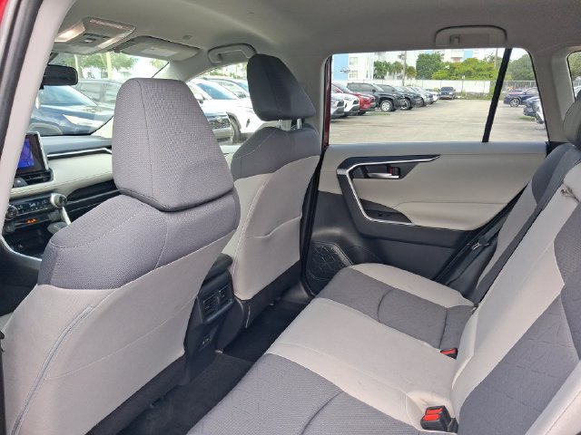Used 2025 Toyota RAV4 XLE AWD/4WD image 5