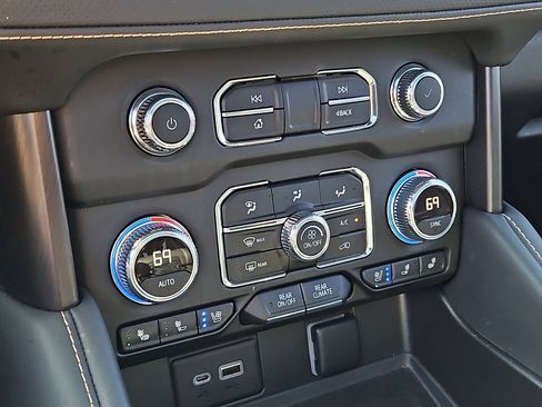 Used 2022 GMC Yukon AT4 image 16