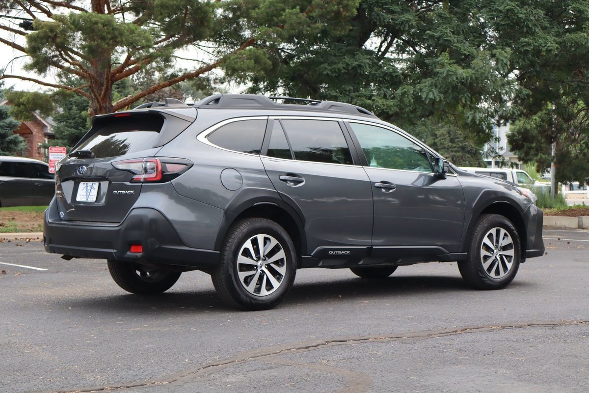 Used 2023 Subaru Outback Premium AWD/4WD image 5