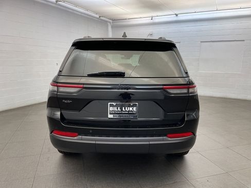 New 2026 Jeep Grand Cherokee Altitude image 4