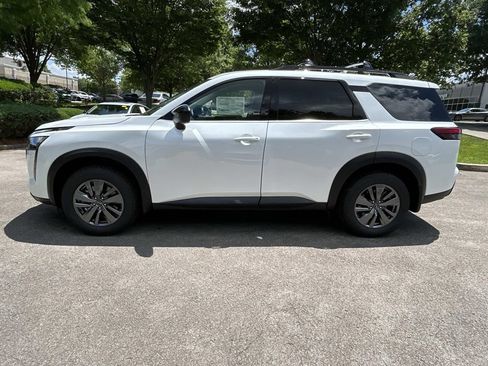 New 2026 Nissan Pathfinder SV w/ SV Premium Package FWD image 4