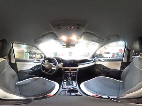 Used 2025 Volkswagen Taos SE image 42