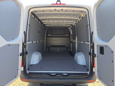 Used 2026 Mercedes-Benz Sprinter 2500 image 18