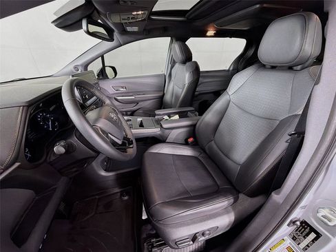 Used 2023 Toyota Sienna XLE Woodland Edition AWD/4WD image 2