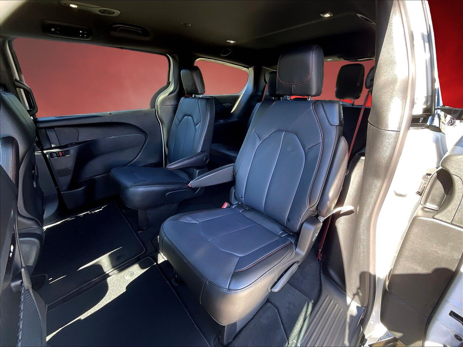 New 2027 Chrysler Pacifica Select AWD/4WD image 10