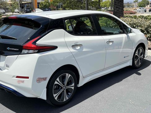 Used 2019 Nissan Leaf SV Plus w/ SV Plus Technology Package FWD image 16