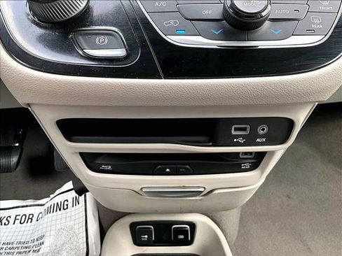 Used 2018 Chrysler Pacifica Touring-L Plus image 23