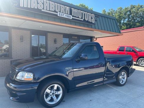 Used 2002 Ford F150 Lightning RWD image 12