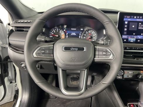 New 2026 Jeep Compass Latitude image 14