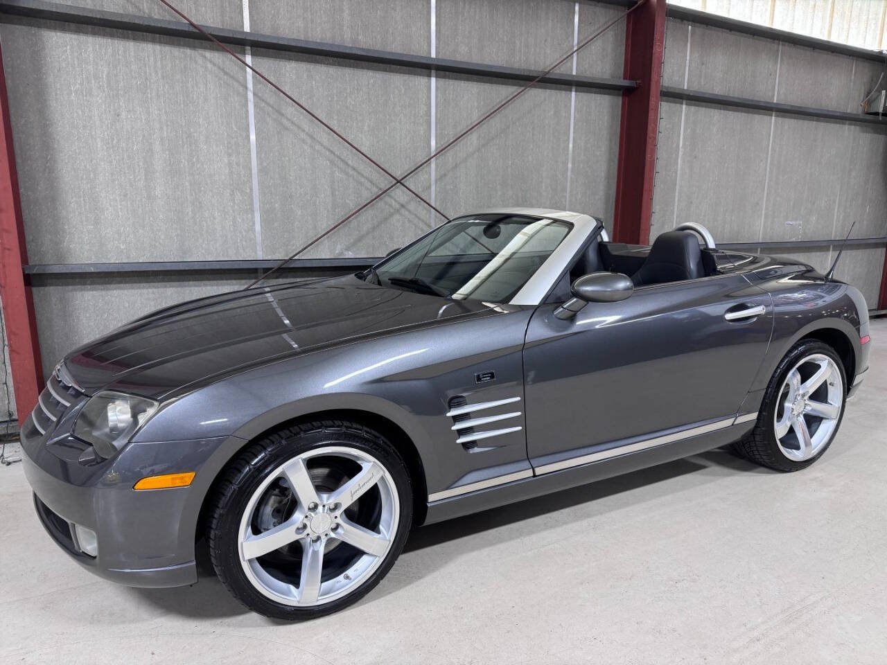 Used 2005 Chrysler Crossfire Limited RWD image 4