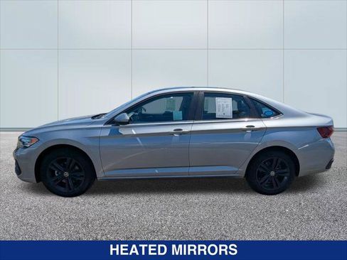Used 2023 Volkswagen Jetta SE w/ Panoramic Sunroof Package FWD image 2