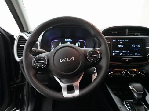 Certified 2023 Kia Soul LX w/ LX Technology Package image 4