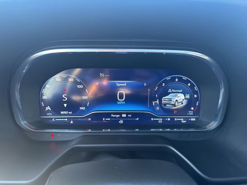 Used 2024 Chevrolet Suburban Z71 w/ Off-Road Capability Package image 16