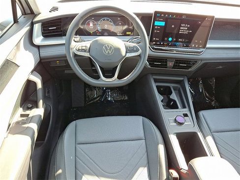 New 2025 Volkswagen Tiguan SE image 7