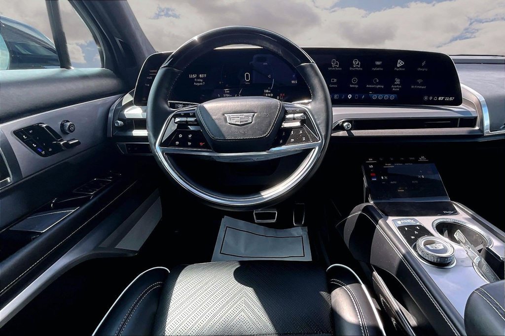 Certified 2026 Cadillac Vistiq Sport w/ LPO, Floor Liner Package AWD/4WD image 8