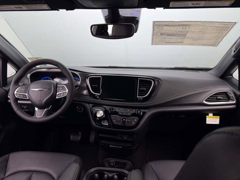 New 2026 Chrysler Pacifica Select image 24