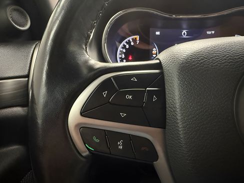 Used 2020 Jeep Grand Cherokee Altitude RWD image 17