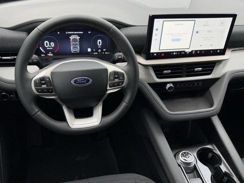 New 2026 Ford Explorer Active RWD image 12