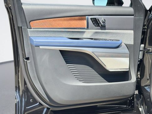 Used 2026 Cadillac Vistiq Premium Luxury AWD/4WD image 19