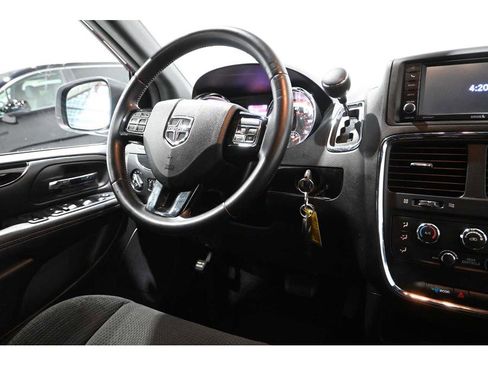 Used 2019 Dodge Grand Caravan SE FWD image 23