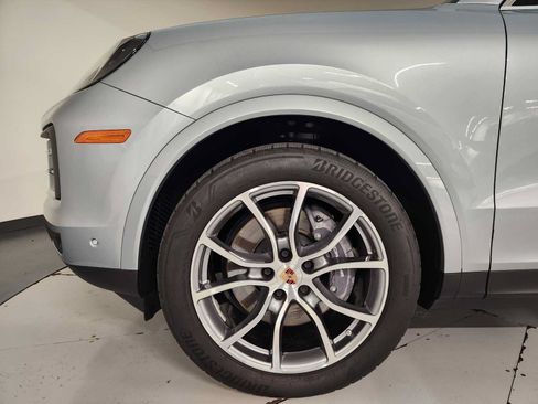 Used 2025 Porsche Cayenne AWD/4WD image 11