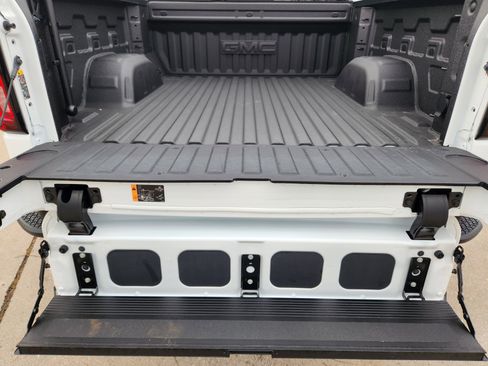 Certified 2025 GMC Sierra 1500 AT4 w/ AT4 Premium Package image 35