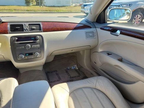 Used 2011 Buick Lucerne CXL image 20