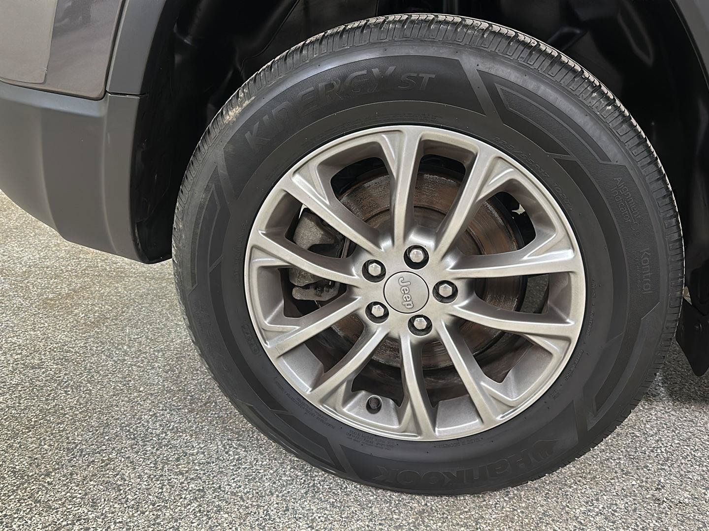 Used 2022 Jeep Cherokee Latitude Lux w/ Sun & Sound Group AWD/4WD image 10