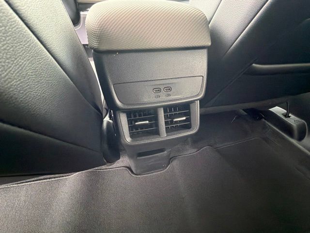 New 2027 Chevrolet Equinox LT w/ Convenience Package II FWD image 32