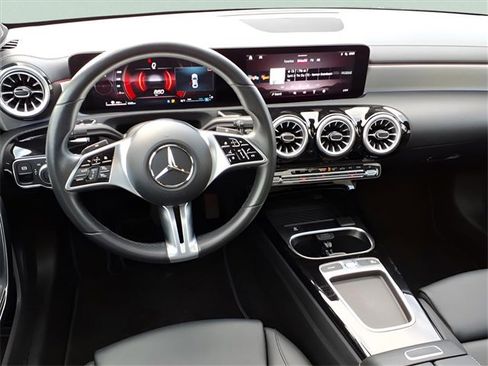 Used 2025 Mercedes-Benz CLA 250 4MATIC image 17