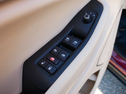 Used 2025 Jeep Grand Cherokee Limited w/ Luxury Tech Group II image 19