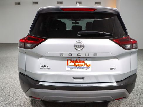 Used 2022 Nissan Rogue SV FWD image 8
