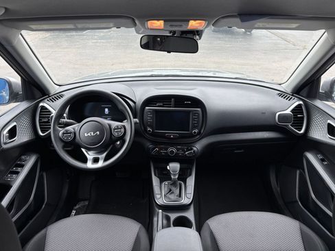 Used 2025 Kia Soul LX w/ LX Technology Package FWD image 31