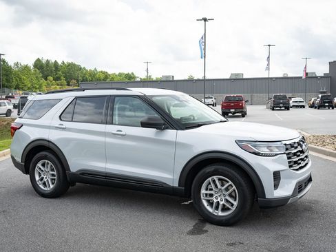 New 2026 Ford Explorer Active RWD image 12