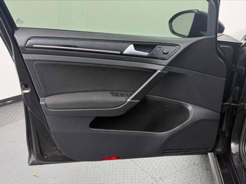 Used 2017 Volkswagen GTI SE FWD image 13