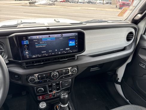 Used 2024 Jeep Wrangler Willys image 22