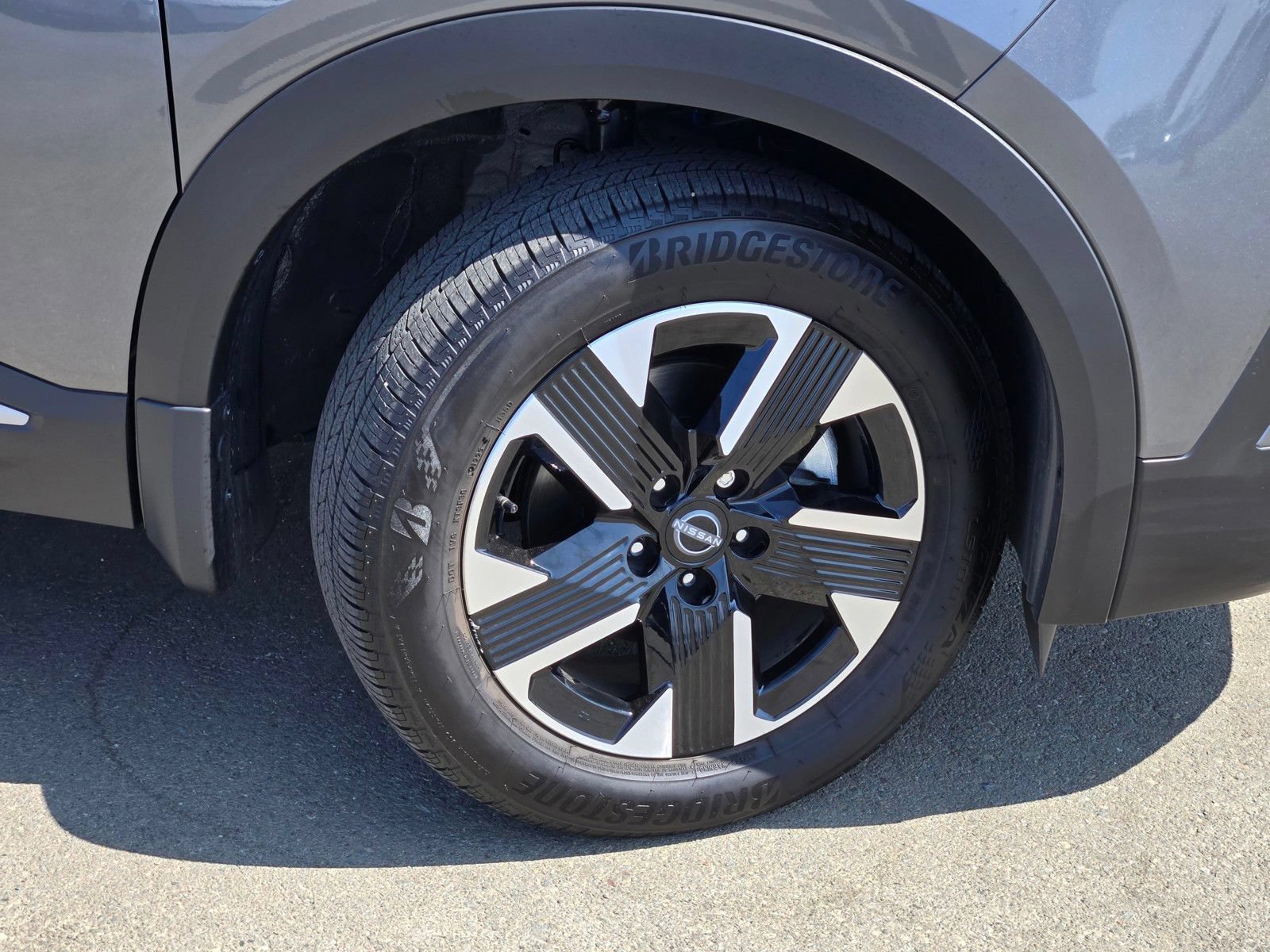 Used 2025 Nissan Kicks SV AWD/4WD image 9