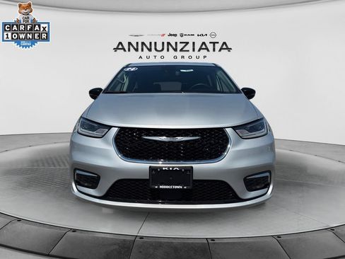 Used 2024 Chrysler Pacifica Touring-L FWD image 8