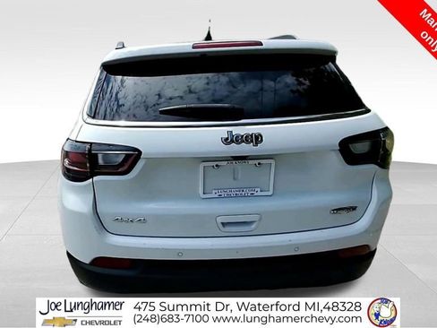 Used 2024 Jeep Compass Latitude w/ Sun and Sound Group AWD/4WD image 8