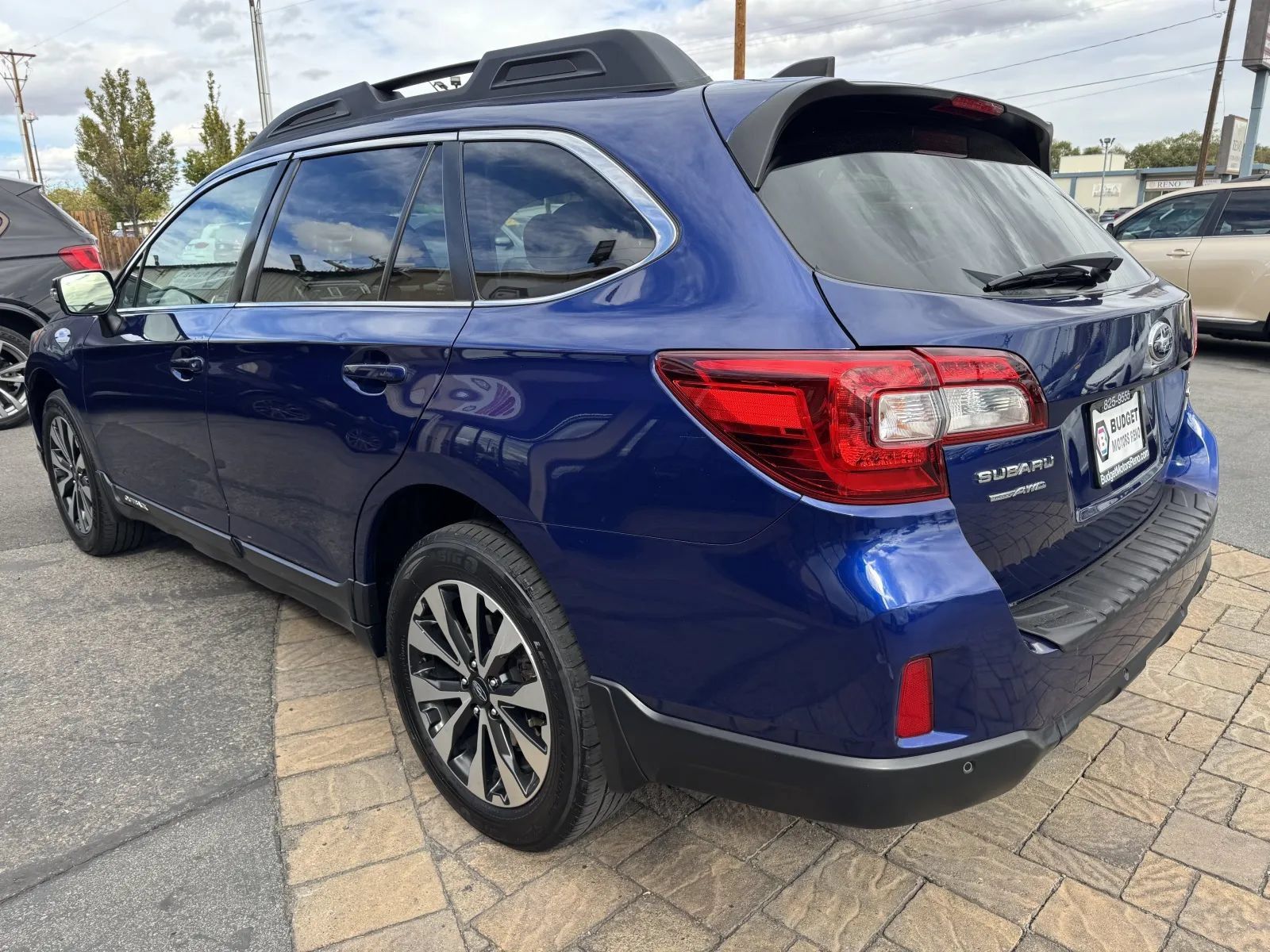 Used 2017 Subaru Outback 2.5i Limited AWD/4WD image 4