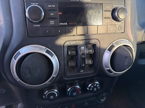 Used 2018 Jeep Wrangler Unlimited Sahara image 38