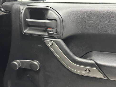 Used 2014 Jeep Wrangler Unlimited Sport w/ Connectivity Group AWD/4WD image 37