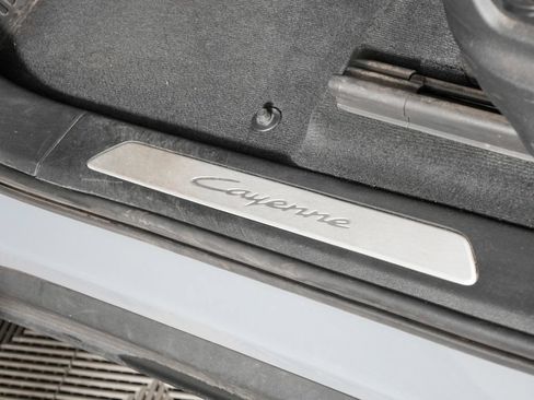 Certified 2024 Porsche Cayenne AWD/4WD image 19