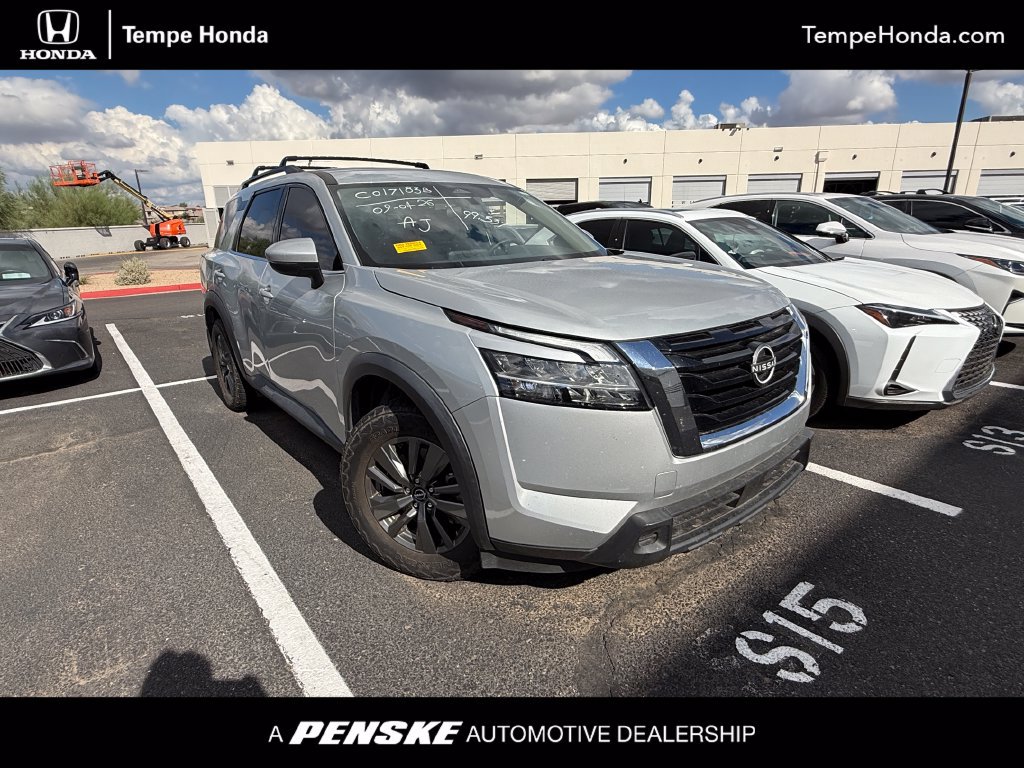 Used 2022 Nissan Pathfinder SV FWD image 1