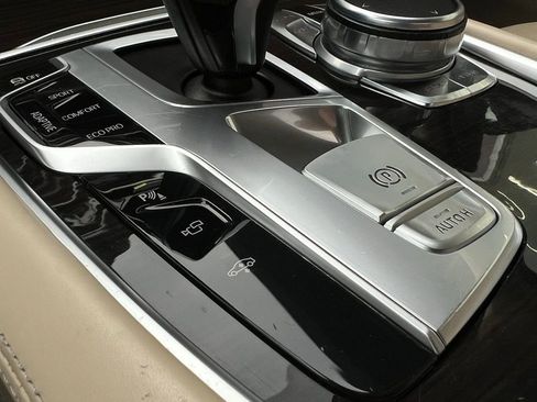 Used 2016 BMW 740i image 77